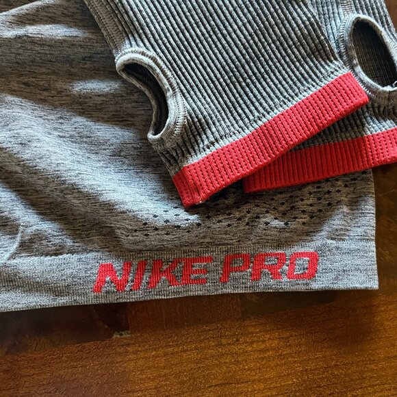 Women's Large Nike Pro Hooded Athletic Top - Stretchy and Warm - Picture 5 of 9